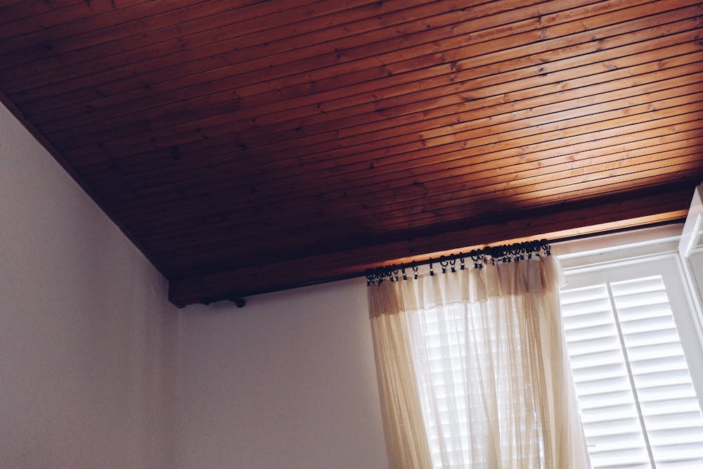 Small Room Ceiling Tricks: How to Make Low Ceilings Look Higher